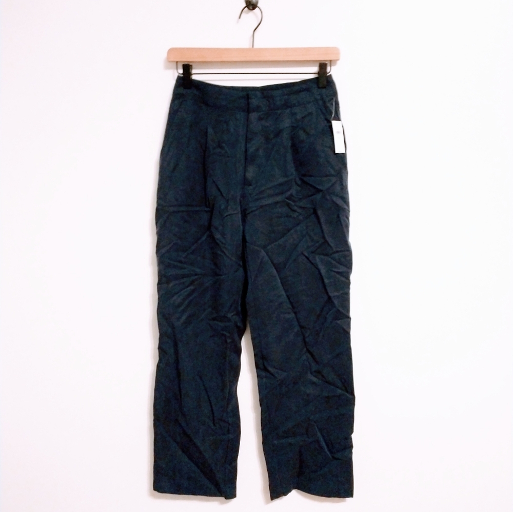 NWT Gap dark blue dress pants, high waisted with pockets. Size 0 petite